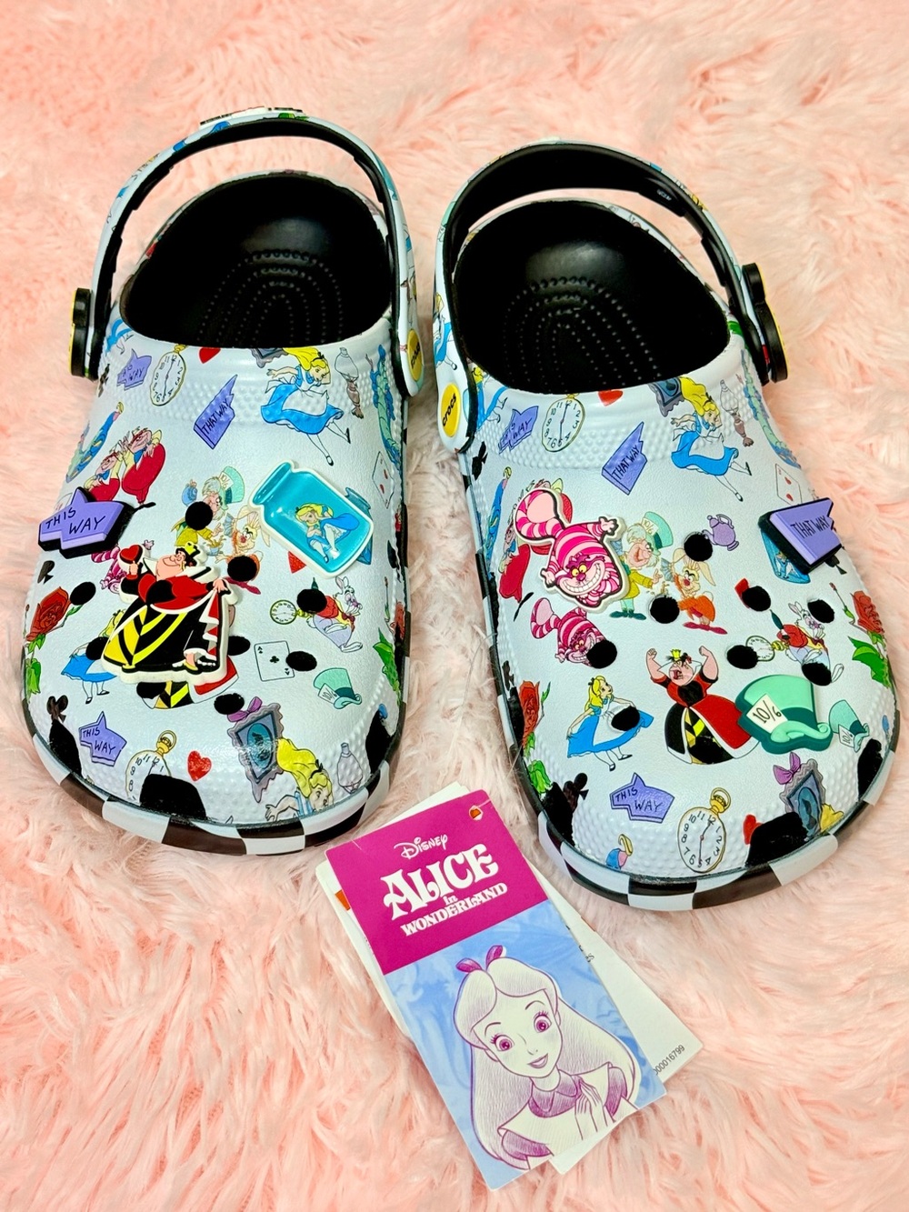 Alice in Wonderland CROCS W7 + 6 shoe charms jibbitz Mad Hatter Queen Hearts